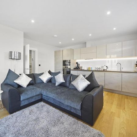 Flat 1 Bridge House Apartment Staines-upon-Thames Bagian luar foto