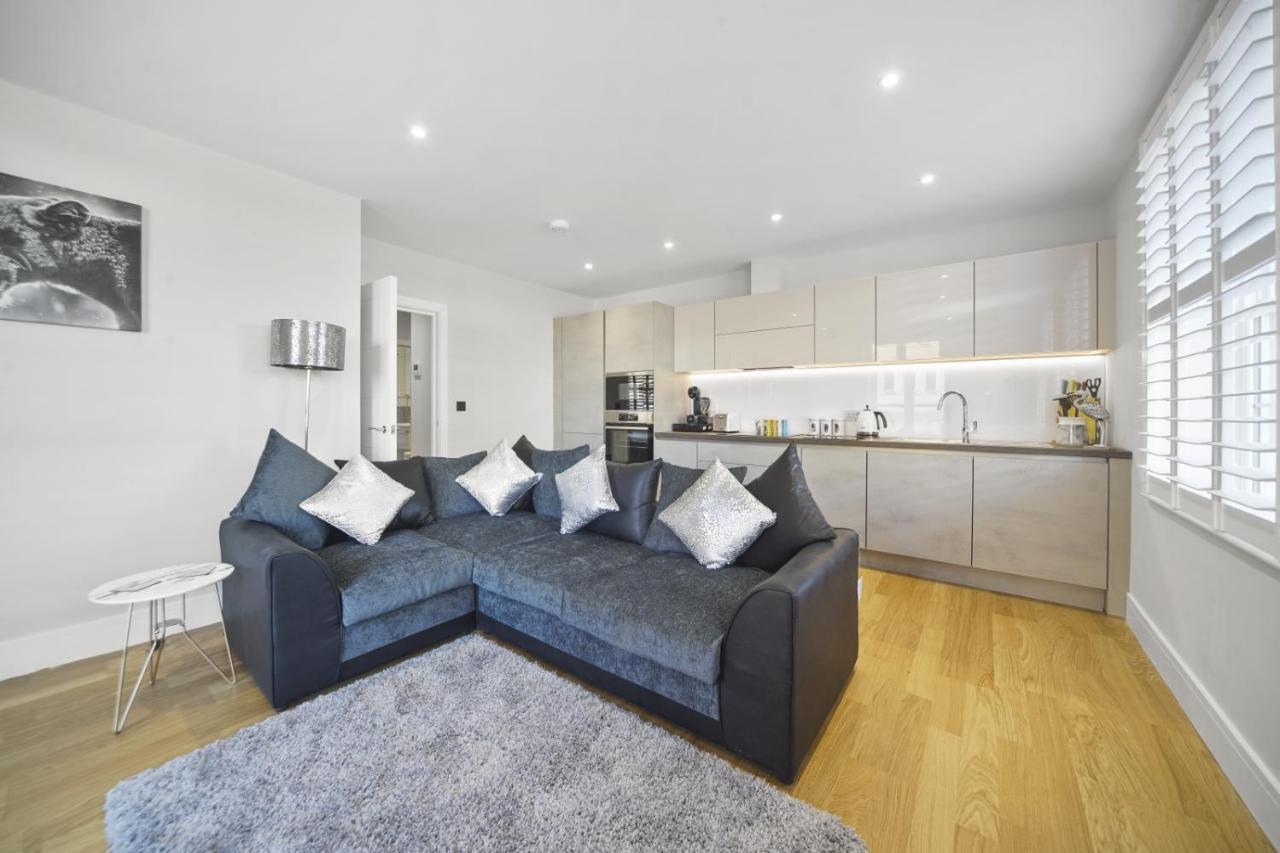 Flat 1 Bridge House Apartment Staines-upon-Thames Bagian luar foto