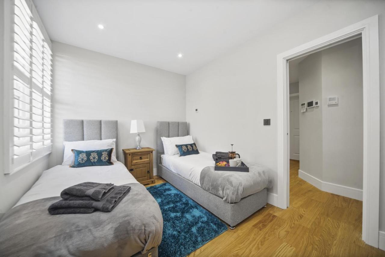 Flat 1 Bridge House Apartment Staines-upon-Thames Bagian luar foto