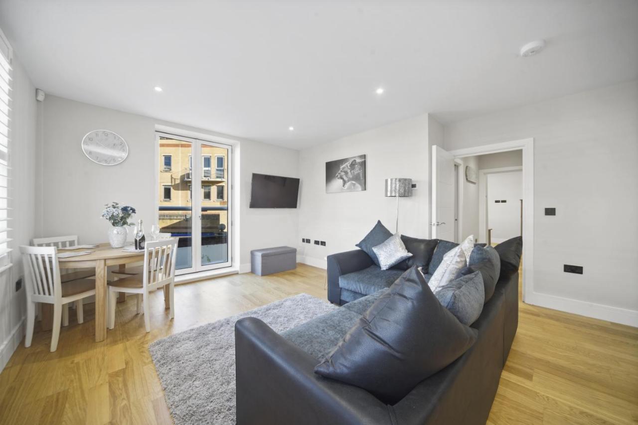 Flat 1 Bridge House Apartment Staines-upon-Thames Bagian luar foto